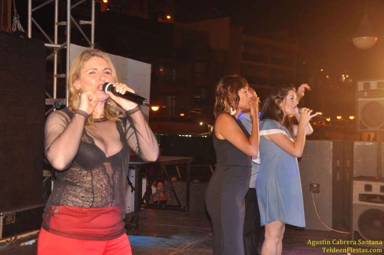 Artistas de Instito Cómico, anoche en Melenara (Foto TF)